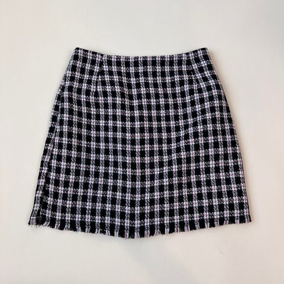H&M Dresses & Skirts - H&M Plaid Textured Mini Skirt size 4 Black and Pink Dark Academia